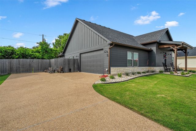 913 Day Star Drive, Hewitt, TX 76643