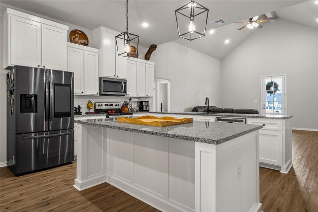 913 Day Star Drive, Hewitt, TX 76643