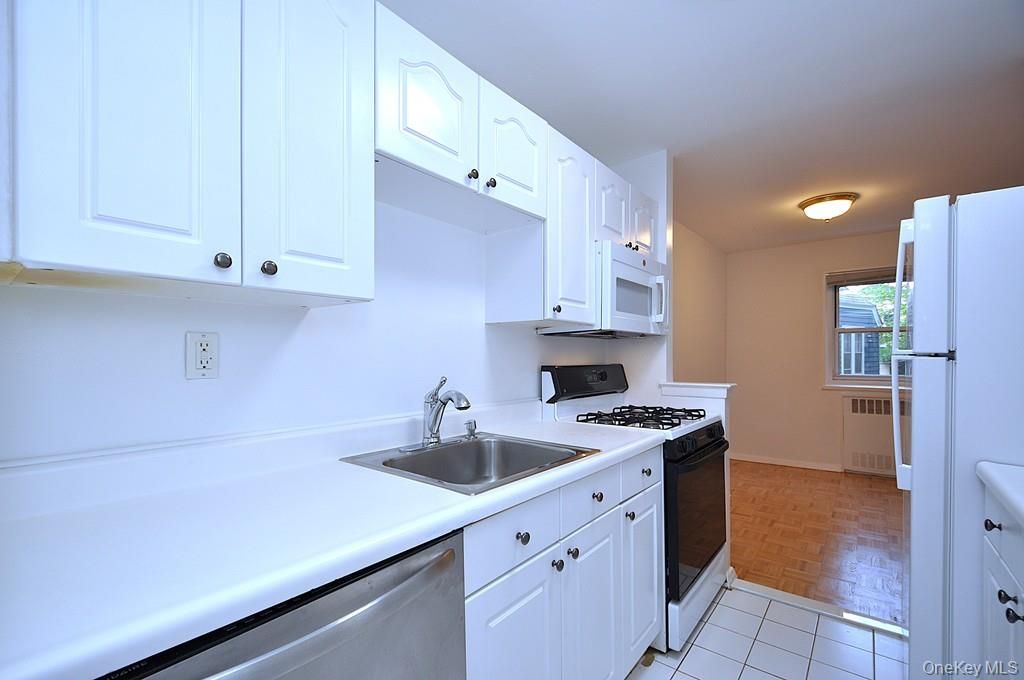 111 E Hartsdale Avenue 3D, Hartsdale, NY 10530 — photo 3