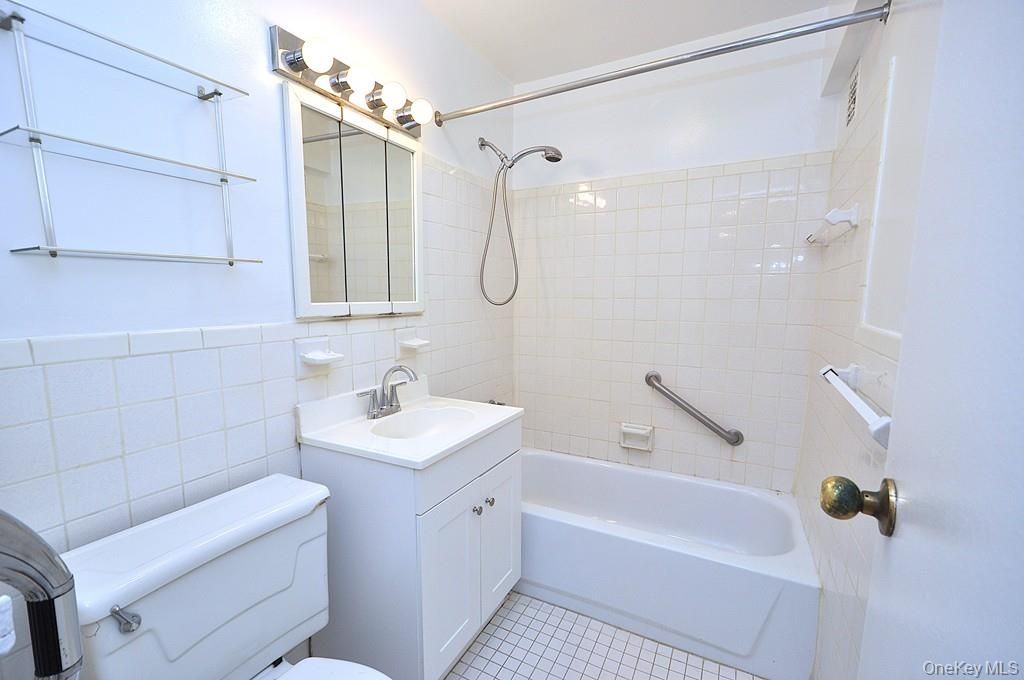 111 E Hartsdale Avenue 3D, Hartsdale, NY 10530 — photo 5