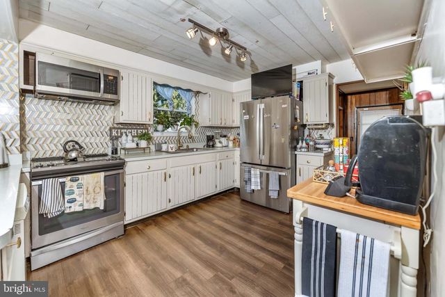 136 LINGLESTOWN RD, Harrisburg, PA 17110