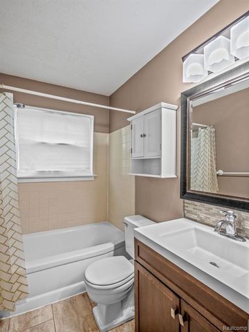 3232 Shenandoah Drive 6, Royal Oak, MI 48073