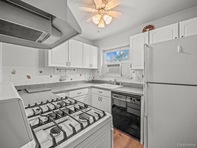 3232 Shenandoah Drive 6, Royal Oak, MI 48073