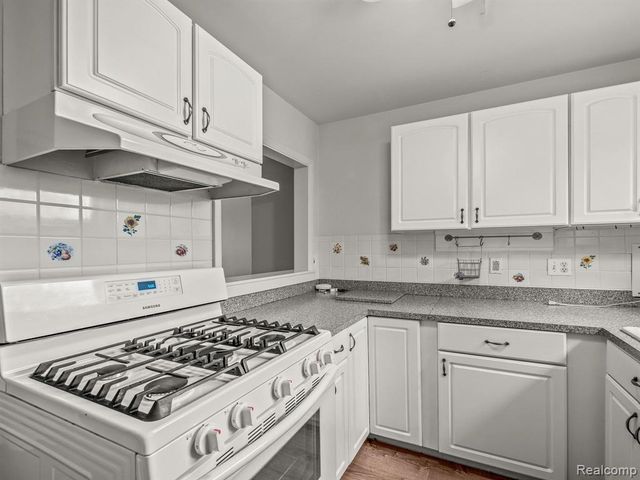 3232 Shenandoah Drive 6, Royal Oak, MI 48073