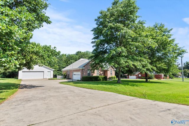 23985 E Clearmont Drive, Elkmont, AL 35620