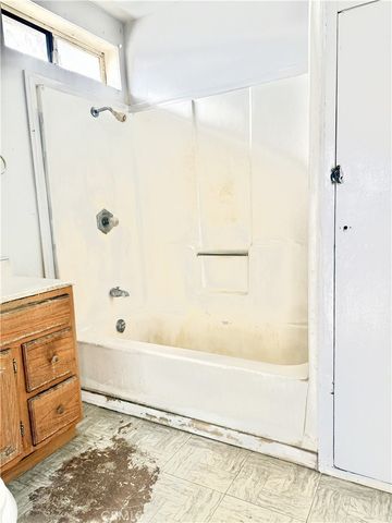 1574 Riverside, Barstow, CA 92311