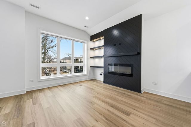 861 E 63rd Place 3, Chicago, IL 60637