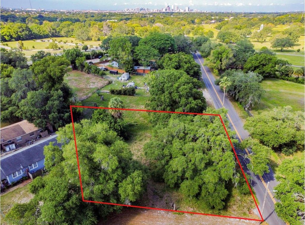 4621 E LAKE AVENUE, Tampa, FL 33605