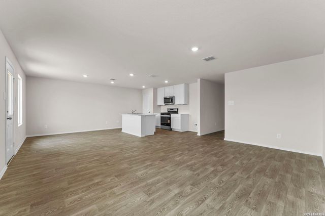 1061 Seedling Ln, Seguin, TX 78155