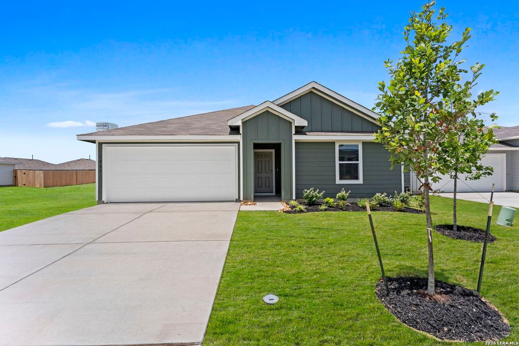 1061 Seedling Ln, Seguin, TX 78155