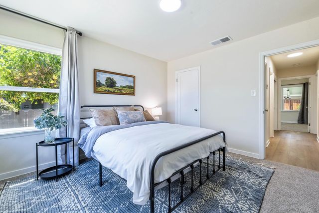 657 E Ramona Way, Fresno, CA 93704