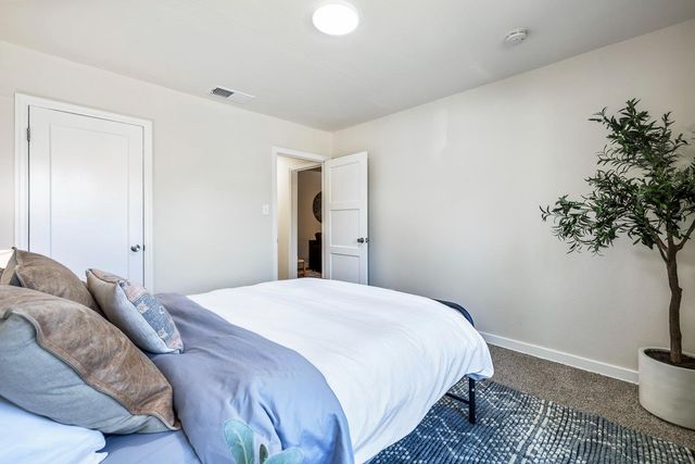 657 E Ramona Way, Fresno, CA 93704