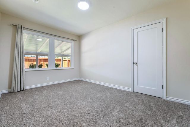 657 E Ramona Way, Fresno, CA 93704