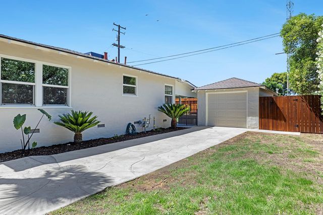 657 E Ramona Way, Fresno, CA 93704