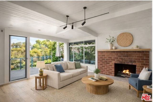 295 Mabery Road, Santa Monica, CA 90402