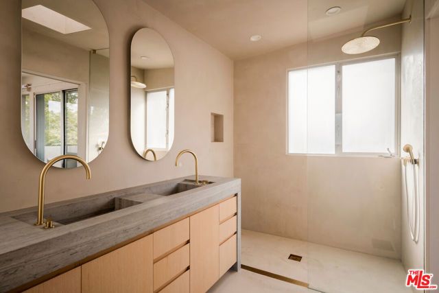 295 Mabery Road, Santa Monica, CA 90402