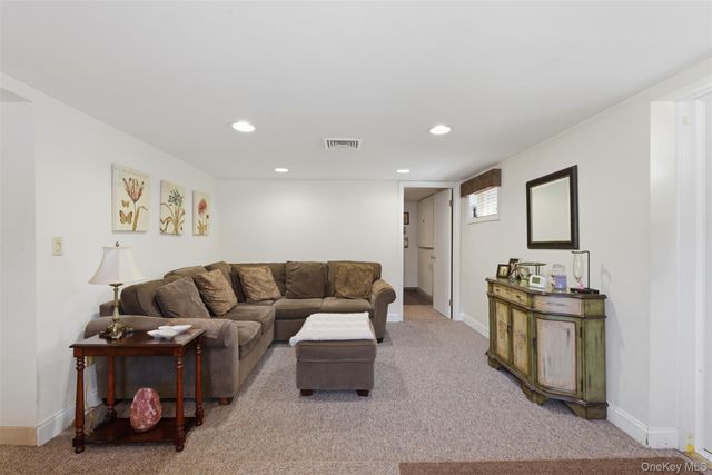 10 Stone Avenue, Ossining, NY 10562