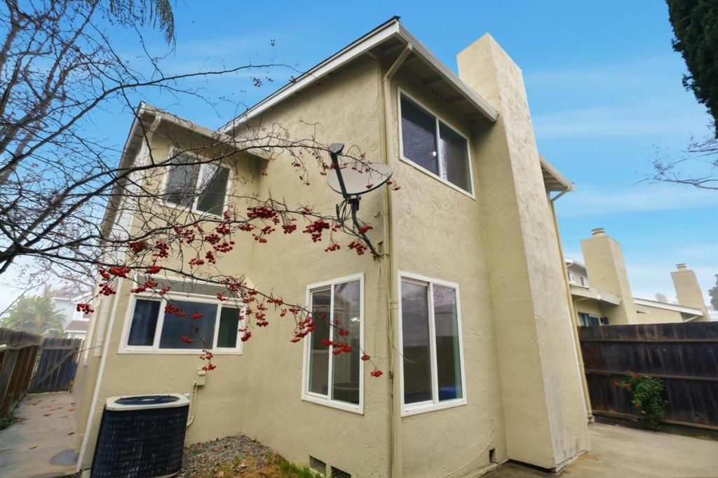 Image 25 of property listing at 161 Edgewater Place, Pittsburg, CA 94565