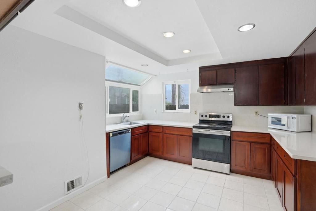 Image 8 of property listing at 161 Edgewater Place, Pittsburg, CA 94565