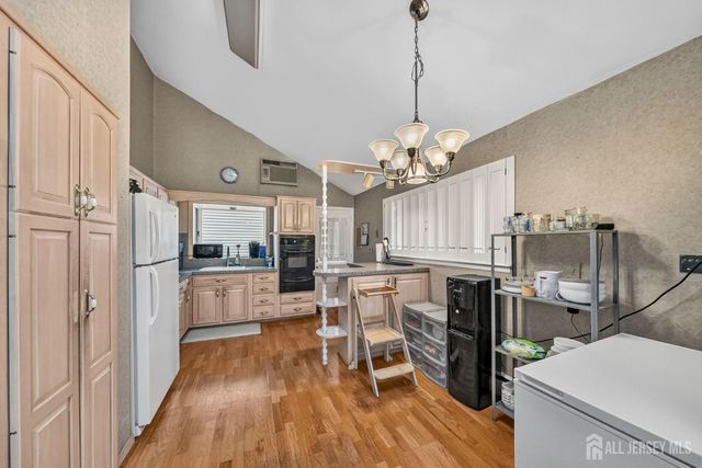 30 Raven Drive, Woodbridge Proper, NJ 07067
