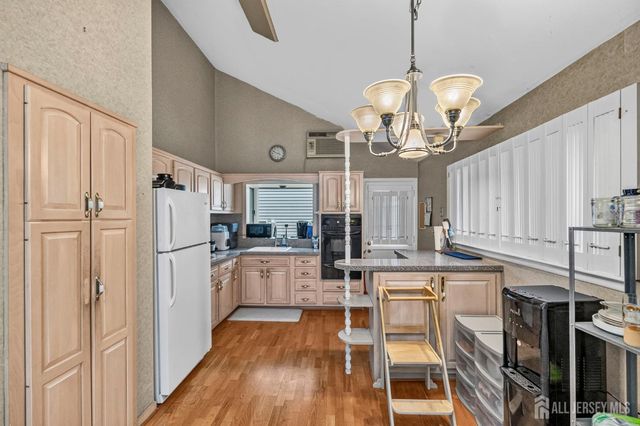 30 Raven Drive, Woodbridge Proper, NJ 07067