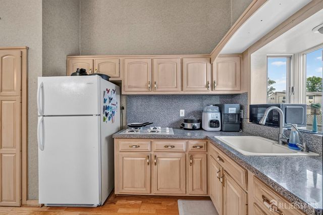 30 Raven Drive, Woodbridge Proper, NJ 07067
