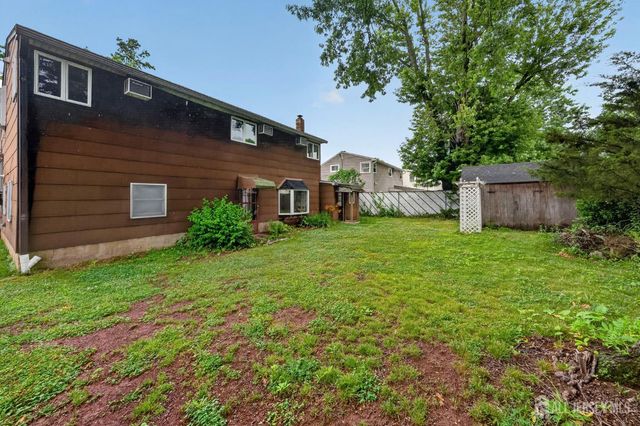 30 Raven Drive, Woodbridge Proper, NJ 07067