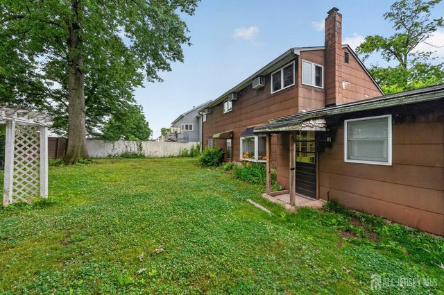 30 Raven Drive, Woodbridge Proper, NJ 07067
