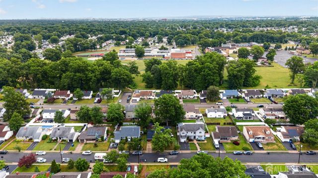 30 Raven Drive, Woodbridge Proper, NJ 07067