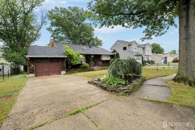 30 Raven Drive, Woodbridge Proper, NJ 07067