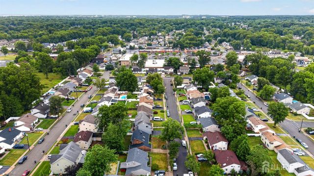30 Raven Drive, Woodbridge Proper, NJ 07067