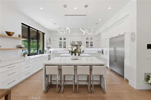 23042 Calvert Street, Woodland Hills, CA 91367