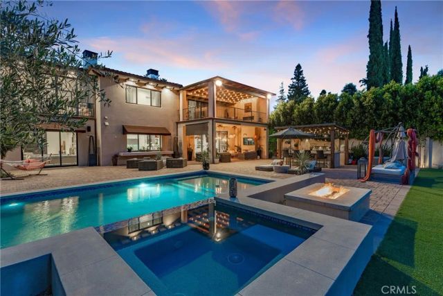 23042 Calvert Street, Woodland Hills, CA 91367