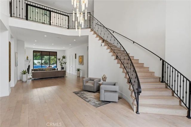 23042 Calvert Street, Woodland Hills, CA 91367