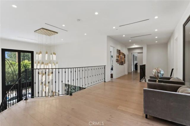 23042 Calvert Street, Woodland Hills, CA 91367