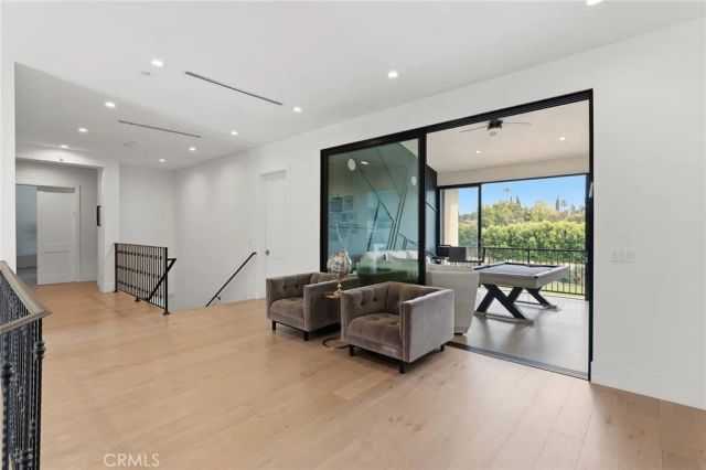 23042 Calvert Street, Woodland Hills, CA 91367