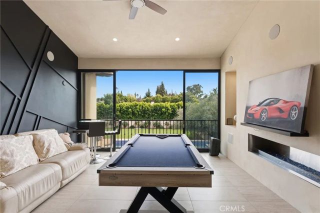 23042 Calvert Street, Woodland Hills, CA 91367