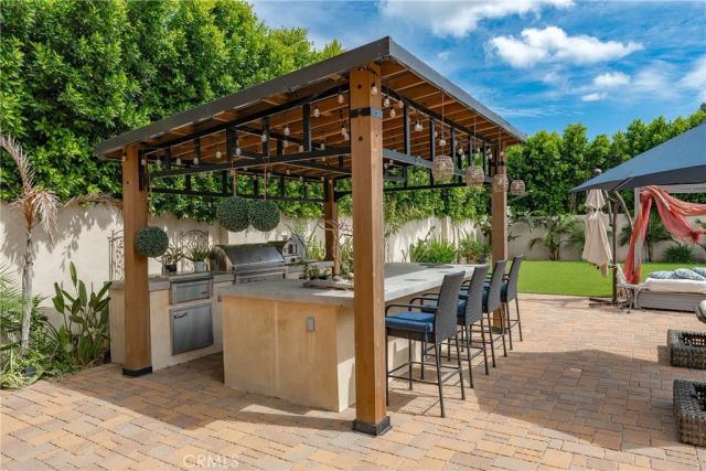 23042 Calvert Street, Woodland Hills, CA 91367