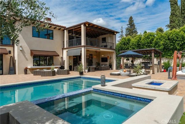 23042 Calvert Street, Woodland Hills, CA 91367