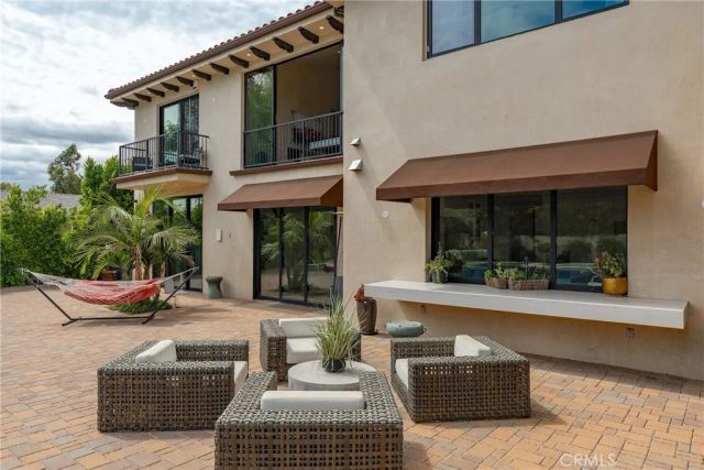 23042 Calvert Street, Woodland Hills, CA 91367