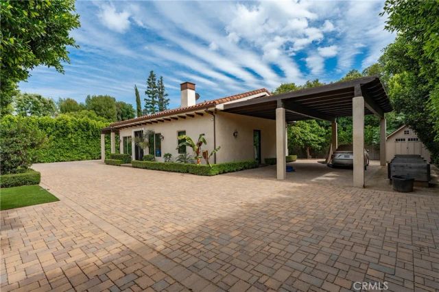 23042 Calvert Street, Woodland Hills, CA 91367