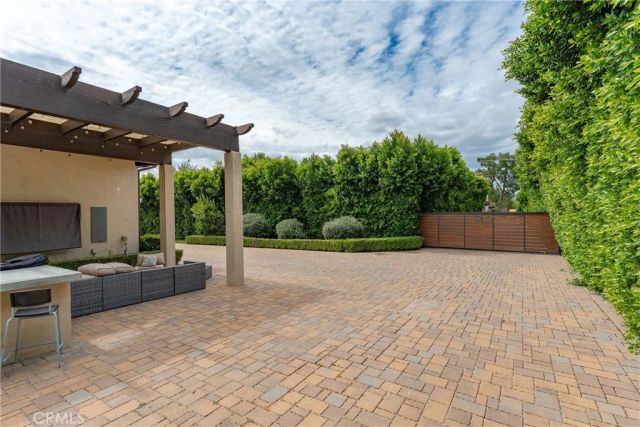 23042 Calvert Street, Woodland Hills, CA 91367