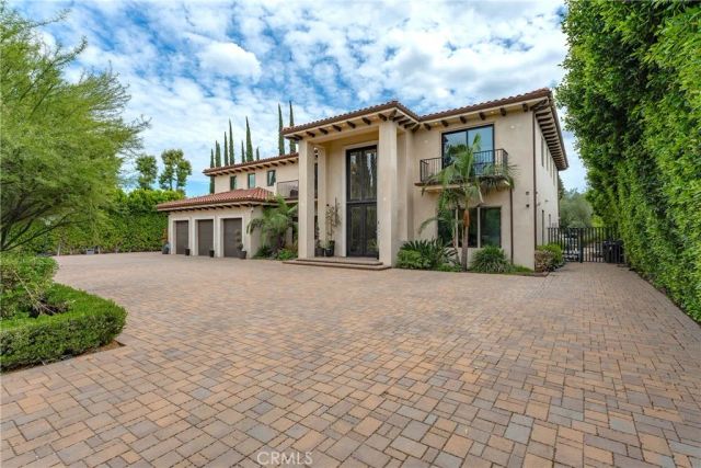 23042 Calvert Street, Woodland Hills, CA 91367