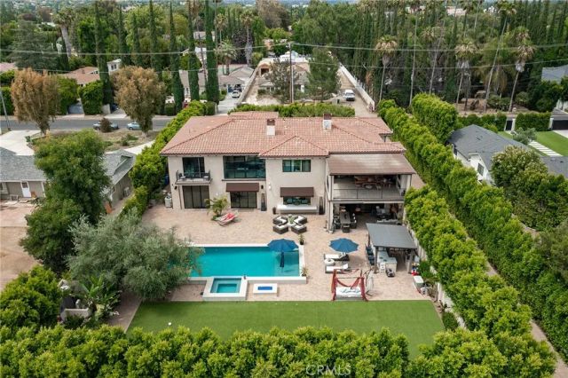 23042 Calvert Street, Woodland Hills, CA 91367