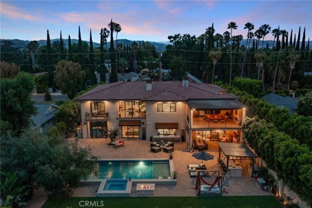 23042 Calvert Street, Woodland Hills, CA 91367