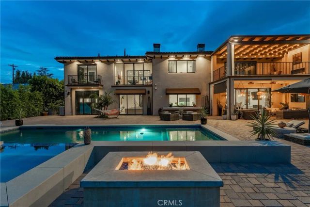 23042 Calvert Street, Woodland Hills, CA 91367
