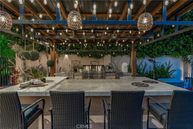 23042 Calvert Street, Woodland Hills, CA 91367