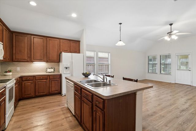609 Lake Point Drive, Little Elm, TX 75068