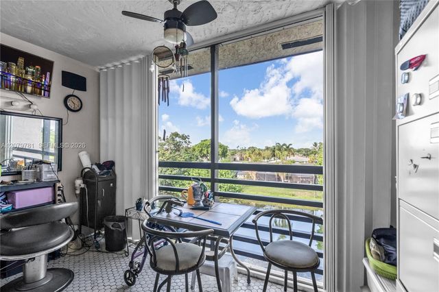 10442 Sunrise Lakes Boulevard 312, Sunrise, FL 33322