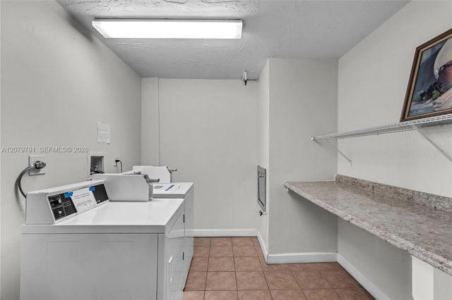 10442 Sunrise Lakes Boulevard 312, Sunrise, FL 33322